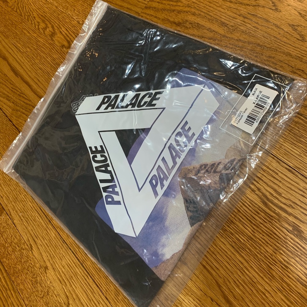 NWT Palace P-Sprang Graphic T-Shirt - Picture 2 of 8